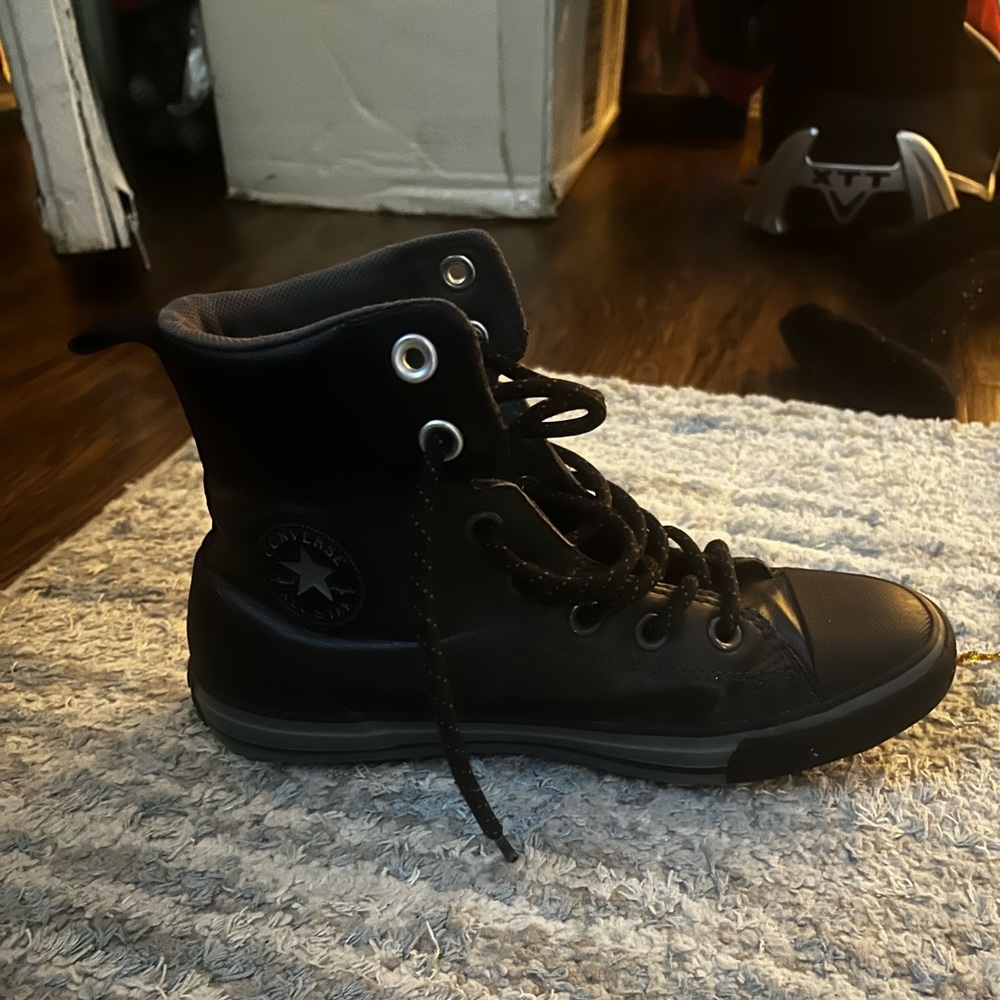 Woman’s size 6 1/2